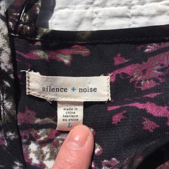 UO SILENCE + NOISE | cropped floral tank top - Picture 7 of 8